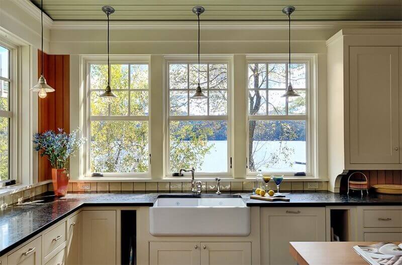Mẫu tủ bếp đẹp có cửa sổ